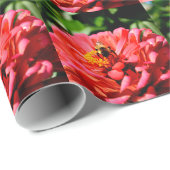 Elegante rode bloemenfoto hommel cadeaupapier (Rol Hoek)