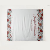 Elegante Rode Bloemige Trouwfotobooth Achtergrond Wandkleed (Voorkant (horizontaal))