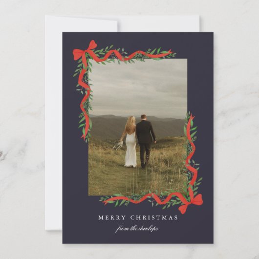 Elegante rode boog met groen Foto Kerstmis Feestdagenkaart (Voorkant)