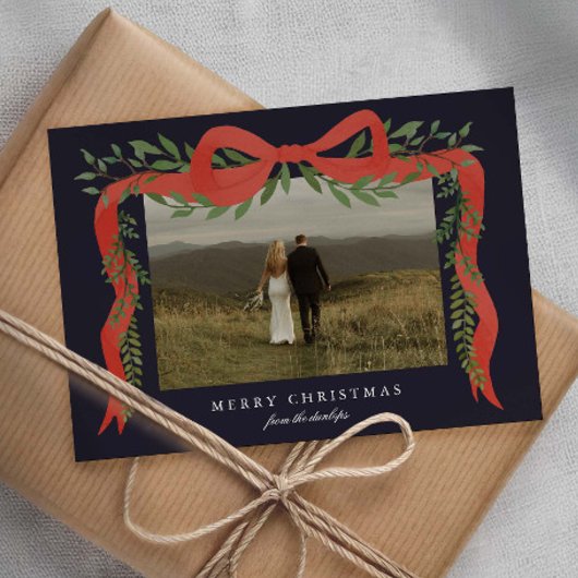 Elegante rode boog met groen Foto Kerstmis Feestdagenkaart