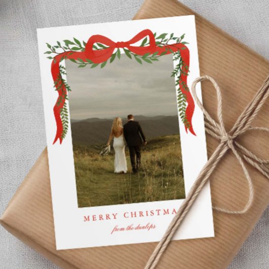 Elegante rode boog met groen Foto Kerstmis Feestdagenkaart
