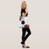 Elegante rode en Paarse Waterverf Bloemen met Naam Tote Bag (Op model)