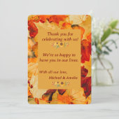 Elegante rode gouden herfstbladeren herfstbruiloft bedankkaart (Staand voorkant)