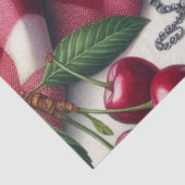 Elegante rode hoge hakken met kersen tissuepapier (Detail)