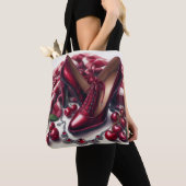 Elegante rode hoge hakken met kersen tote bag (Dichtbij)