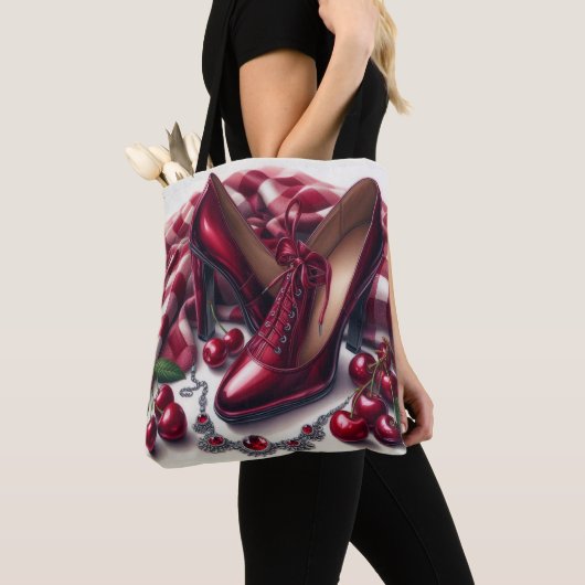 Elegante rode hoge hakken met kersen tote bag (Dichtbij)
