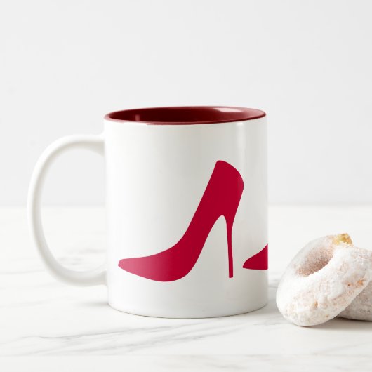 ELEGANTE RODE HOOGHOOGSCHOENEN TWEEKLEURIGE KOFFIEMOK (Met donut)