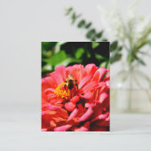 Elegante rode koraal bloemenschattige hommel briefkaart (Staand voorkant)