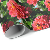 Elegante rode koraal bloemenschattige hommel cadeaupapier (Rol Hoek)