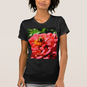 Elegante rode koraal bloemenschattige hommel t-shirt