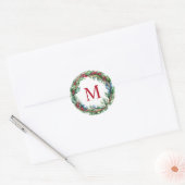 Elegante rode monogram initiaal kerstkrans ronde sticker (Envelop)