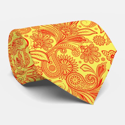 Elegante rode paisley op een aangepaste gele achte stropdas (Opgerold)