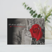Elegante rode roos zwart-wit bruiloft kaart (Staand voorkant)