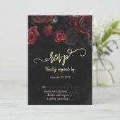 Elegante Rode Rozen Gothic RSVP Kaart (Staand voorkant)