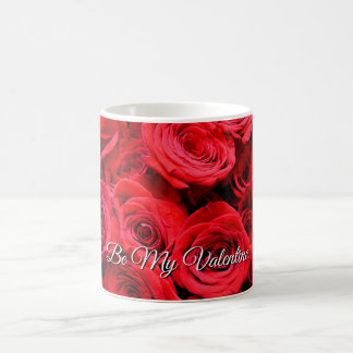 Elegante rode rozen rode bloemen rode bloemstukken koffiemok
