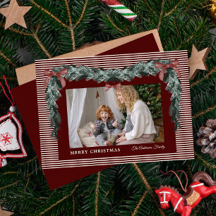 Elegante Rode Strepen Kerstslinger 1 Foto Feestdagenkaart