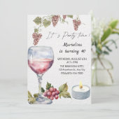 Elegante rode wijn verjaardagsfeest voor dame kaart (Staand voorkant)