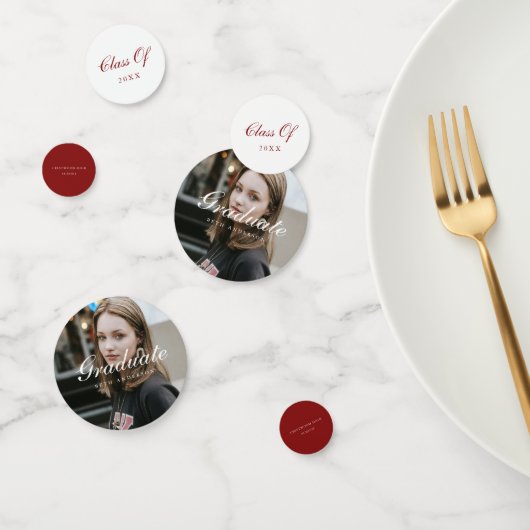 Elegante Rode Witte Script Afstudeerfeest Foto Confetti (Groep)