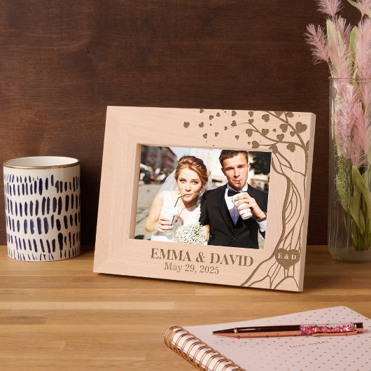 Elegante romantische boom hart bruiloft voor koppe gegraveerde lijstjes