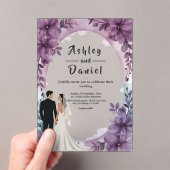 Elegante romantische bruid bruidegom Paarse bloeme Acryl Uitnodigingen (Insitu (Draagbaar))