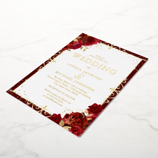 Elegante romantische koninklijke rode rozen bruilo folie uitnodiging (Gedraaid)