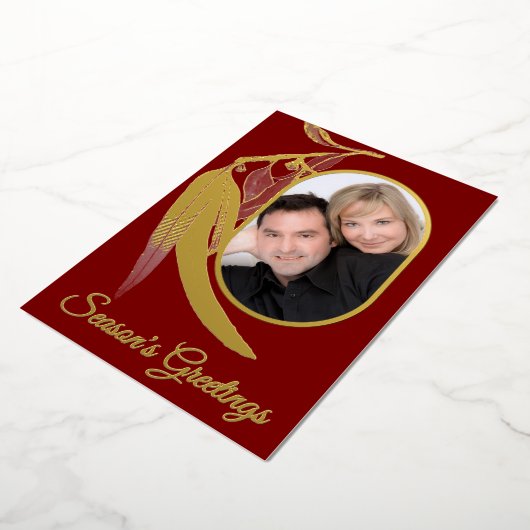 Elegante Rood Gouden Foto Eucalyptus Art Christmas Folie Feestdagenkaart (Gedraaid)