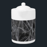 Elegante rookwervels – Mystieke esthetiek Theepot<br><div class="desc">Dit abstracte rookpatroonontwerp in zwart-wit boeit met zijn elegante,  mystieke esthetiek. De zachte,  wervelende rooklijnen creëer hebben een fascinerende diepte en dynamiek. Ideaal voor moderne accessoires,  minimalistische wandkunst of stijlvolle mode-items. Ideaal voor diegenen die houden van ingetogen elegantie met een vleugje mysterie.</div>