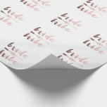 elegante roos gouden bruidribben bruiloft cadeaupapier<br><div class="desc">Moderne en stijlvolle faux roos gouden "bruidtribe" tekst,  pijl en trouwringen. U kunt het product aanpassen door de achtergrondkleur te kiezen.</div>
