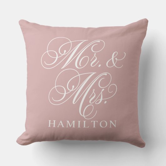 Elegante Roos Mr en Mrs Script Aangepast Monogram Kussen (Voorkant)