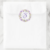Elegante Royal Paarse Floral Monogram Envelop Seal Ronde Sticker (Tas)