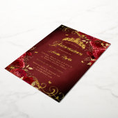Elegante Royal Red Rose Gold Swirl Quinceanera Folie Uitnodiging (Gedraaid)