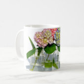 Elegante roze blauwe groene bloemenhortensia koffiemok (Voorkant links)
