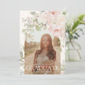 Elegante Roze Bloemboog Foto Afstuderen Aankondiging (Staand voorkant)