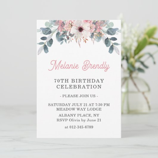 Elegante Roze Bloemen 70ste Verjaardag Uitnodiging (Staand voorkant)