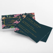 Elegante roze bloemen en vogels op donkerblauw visitekaartje