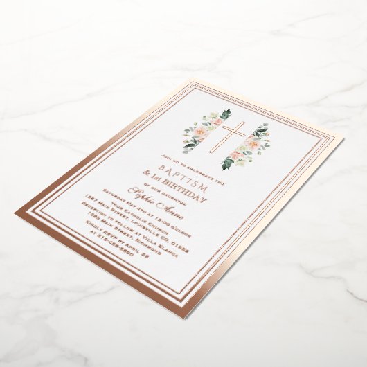 Elegante Roze Bloemen Meisje 1e Verjaardag Doop Folie Uitnodiging (Gedraaid)