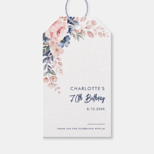 Elegante roze bloemige 70e verjaardag op maat cadeaulabel (Voorkant)