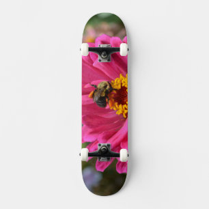 Elegante roze bloemige chrysant madeliefje honingb persoonlijk skateboard