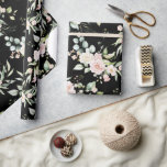 Elegante Roze Blush Eucalyptus Zwart Cadeaupapier<br><div class="desc">Prachtige roze en blushkleurige bloemen met groene accenten samen met wat mooie eucalyptus op een elegante zwarte achtergrond.  Zo mooi voor een bruidsdouche of bruiloft of elke gelegenheid.  Gewoon prachtig en zo elegant.</div>