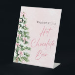 Elegante Roze Bogen Kerstboom Hot Chocolate Bar Reclamebord Met Voetstuk<br><div class="desc">Warm uw vakantieviering op met onze Elegante Waterverf Schattigee Roze Bogen Sneeuwvlokken Kerstboom Hot Chocolate Bar teken! Met delicate roze bogen, zachte waterverf sneeuwvlokken en een charmante kerstboom, dit ontwerp creëer een gezellige en feestelijke sfeer voor uw warme chocoladereep. Perfect voor het toevoegen van een elegante touch aan uw evenement,...</div>