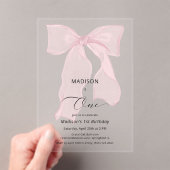 Elegante Roze Bow Coquette Eerste Verjaardag Acryl Uitnodigingen (Insitu (Draagbaar))