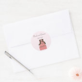 Elegante roze en chocolade bruiloftstaart ronde sticker (Envelop)