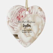 Elegante roze gepersonaliseerde eerste kerst Pas g Keramisch Ornament (Rechts)