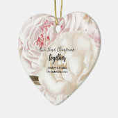 Elegante roze gepersonaliseerde eerste kerst Pas g Keramisch Ornament (Links)