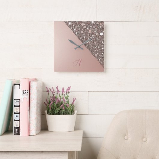 Elegante Roze Gouden Monogram Vierkante Klok (Leeskamer)