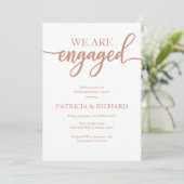 Elegante Roze Gouden Script Verloving Feest Kaart (Staand voorkant)