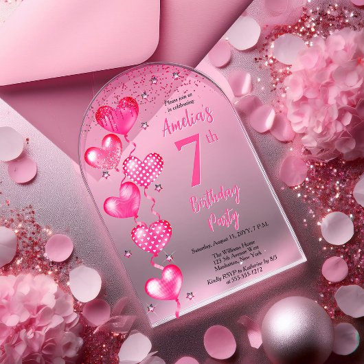 Elegante roze hartballonnen 7e verjaardagsfeest acryl uitnodigingen