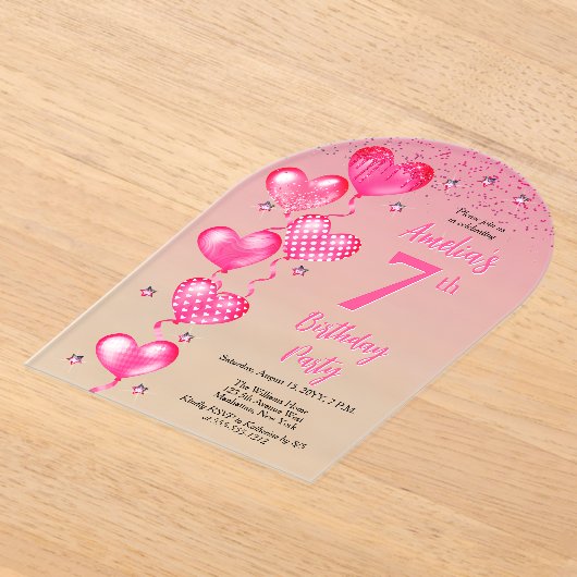 Elegante roze hartballonnen 7e verjaardagsfeest acryl uitnodigingen (Laagn)