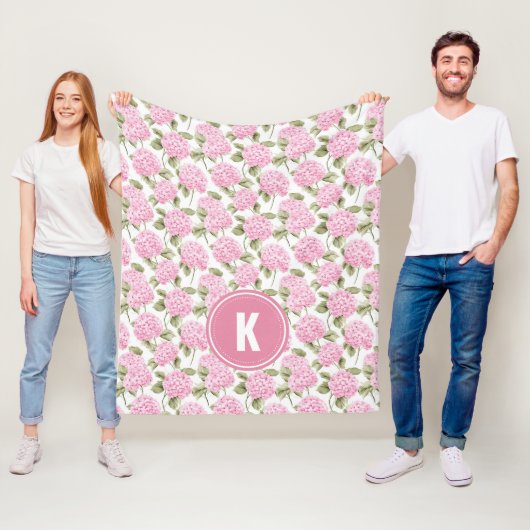 Elegante Roze Hydrangea Bloemen Patroon Monogram Fleece Deken (In situ)