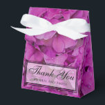 Elegante roze magenta floral hortensia rozen bedankdoosjes<br><div class="desc">Mooi elegant en sierlijk zijn de magenta roze hortensia's, deze schoonheid komt uit mijn achtertuin bloementuinen. "the Bride" Maakt een geweldig cadeau-idee voor die bloemliefhebber! Bekijk andere producten met dit afbeelding in mijn collecties! Als u niet ziet wat u nodig hebt, is het afbeelding overdraagbaar en is de tekst aanpasbaar!...</div>